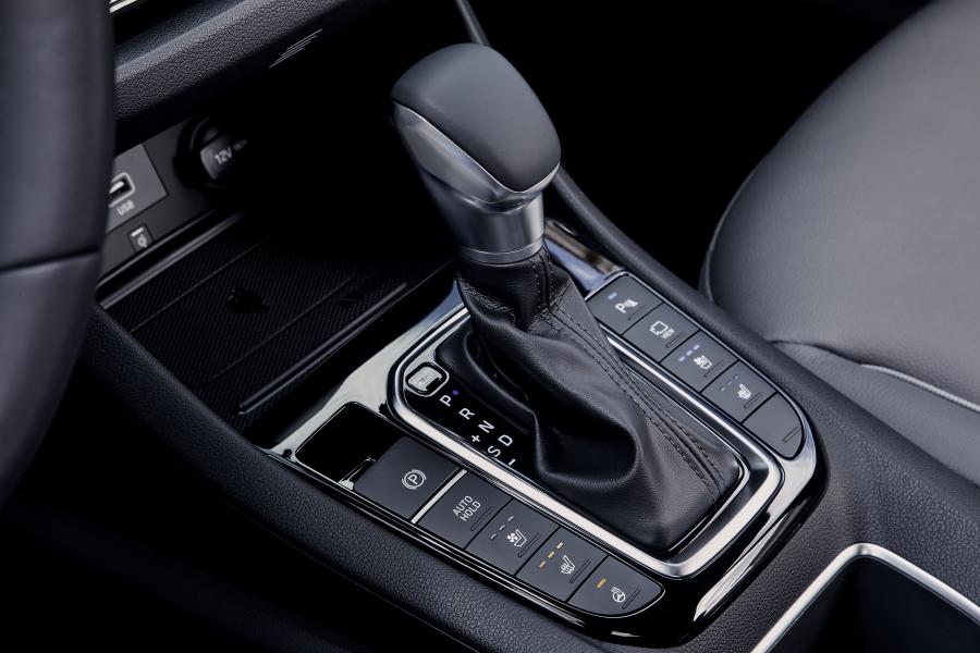 Детали интерьера Hyundai IONIQ hybrid (AE) 2019 года  (WW) (фото 10 из 42)